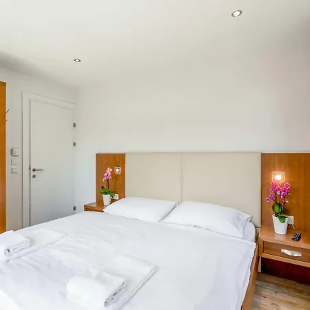 Emma Apartments-